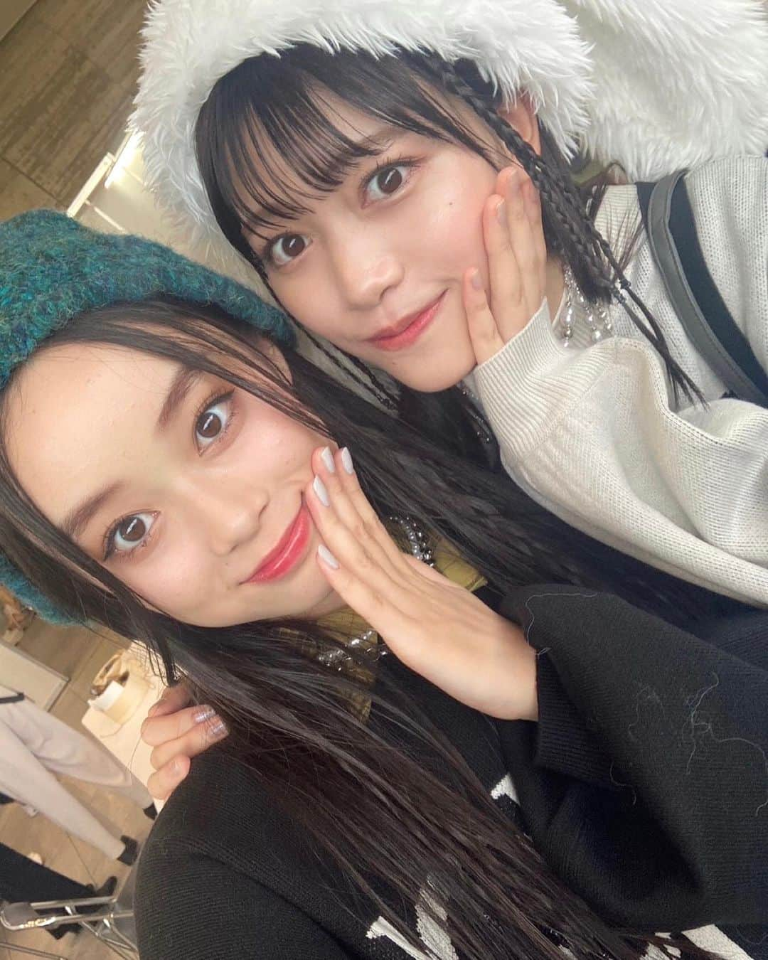 広瀬まのか︎さんのインスタグラム写真 - (広瀬まのか︎Instagram)「GirlsAwardのオフショットつめこみ🐇 ずーっとだいすきで憧れの梨々花さん、 初めて一緒に撮れた花ちゃん、 ごはん中にやってきた安定のるき、 うさ耳で遊ぶじゅったん、 パンダここあ、 安定のふじこ、 個性ばらばらな同期のプリです」10月9日 17時47分 - manoka_hirose