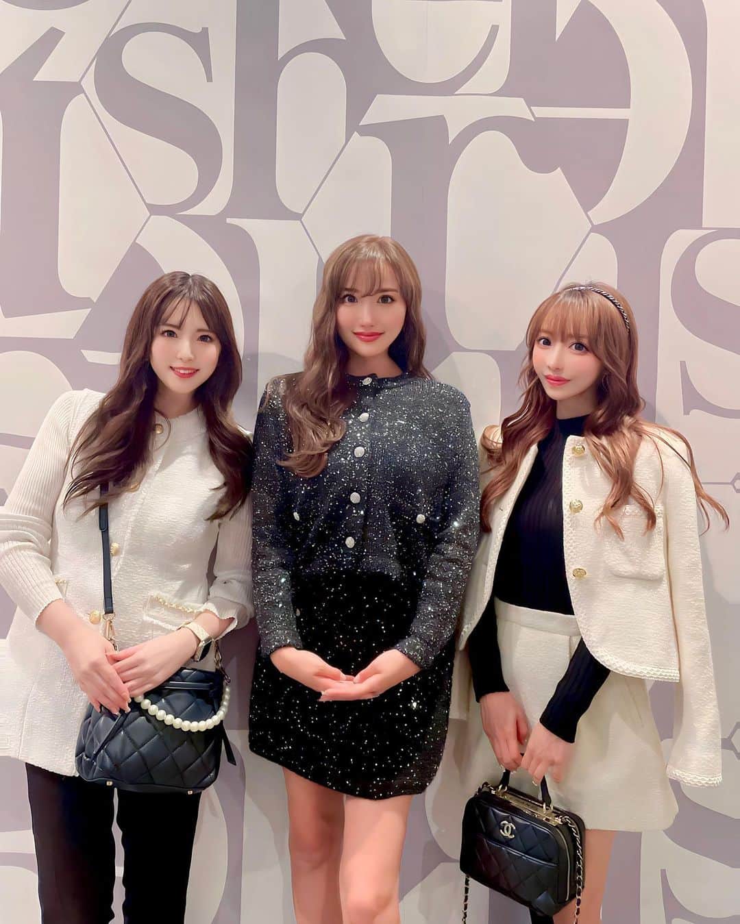 一條りおなのインスタグラム：「. @sheller_official  2023 WINTER COLLECTION ORDER RECEPTION🤍🖤 . #sheller  #shéller  #wintercollection  #orderreception  #oote #fashion」
