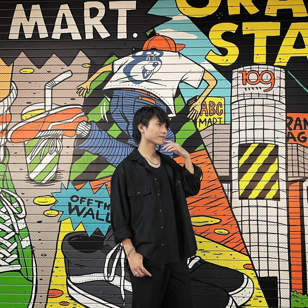 のインスタグラム：「君が耳かけすきって言うからやったんだけど 早くかっこいいって言ってくれないかな？🧏‍♂️ 美少女無罪適用しないよ！？🫠」
