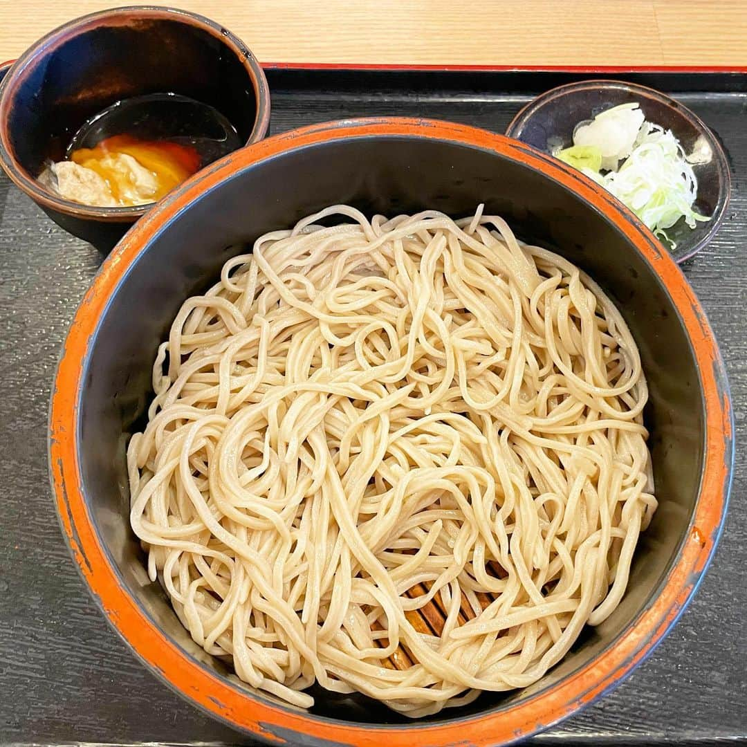 小宮山雄飛さんのインスタグラム写真 - (小宮山雄飛Instagram)「長野県には滞在ほぼ半日で、お蕎麦屋5軒行けた！ しかし、酒場と違って蕎麦はひとりはしごはなかなか胃袋的に厳しい。。 一緒に食べ歩く人を増やしたい。 #蕎麦巡り　#信州蕎麦の草笛 #かどの大丸　#ナカジマ会館　#油や　#山喜屋　#長野グルメ　#隠れミッキー」10月9日 18時03分 - yuhikomiyama