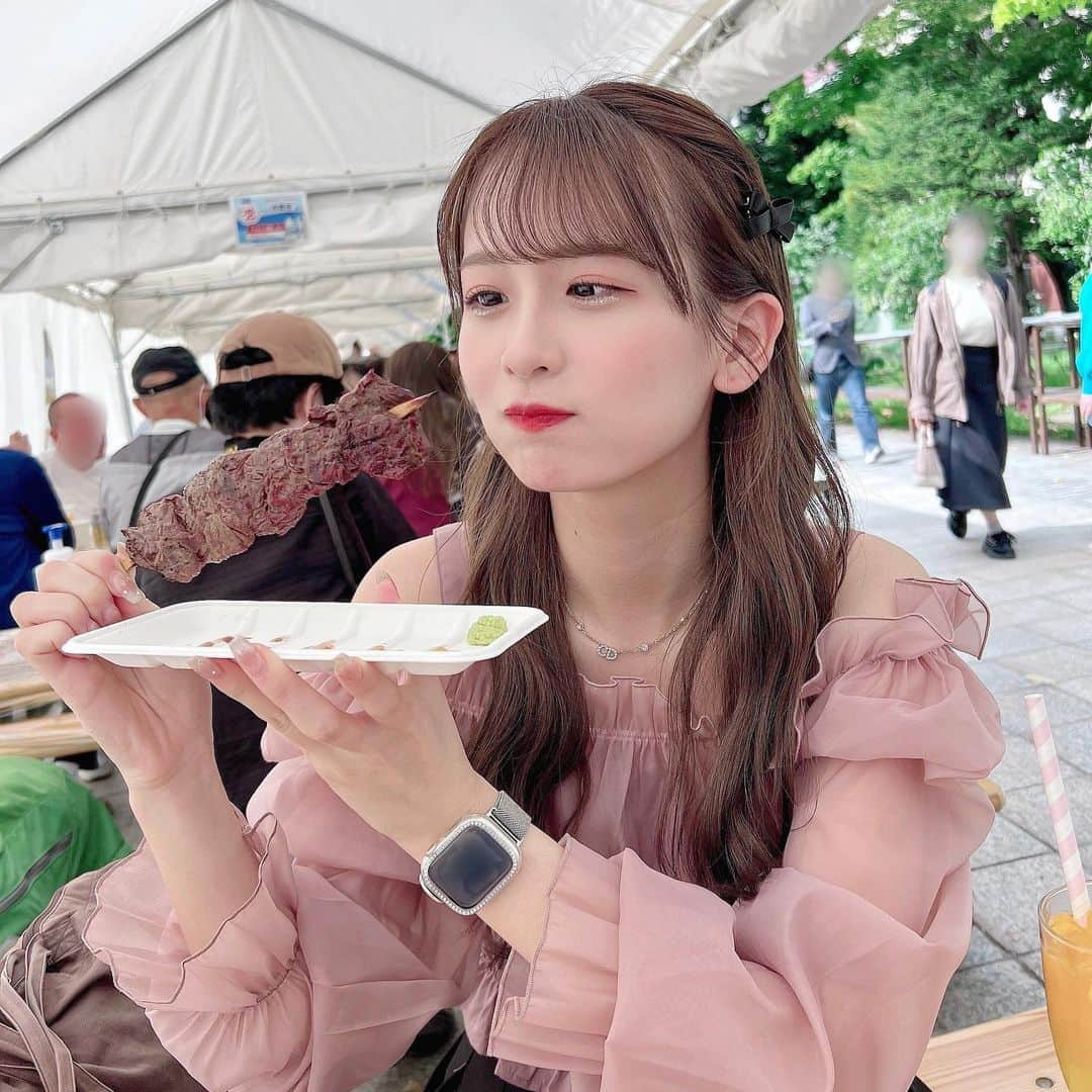 中川珠里のインスタグラム：「我慢できないやんぬちゃん😖   #北海道  #オータムフェスト」