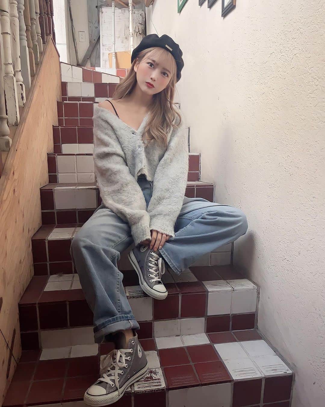 のインスタグラム：「最近グルメ投稿ばっかで 服の投稿してなかった😝🍁笑 . @olive_des_olive_official の ニットカーディガン🫶🏻💕 airiはショート丈にしたよ〜 もふもふできもちいい☺️☁️☁️ . . #olivedesolive #fashion #ootd  #code #converse #allstar  #shein #オリーブデオリーブ  #ファッション #秋コーデ #秋服 #shein購入品 #韓国ファッション  #プチプラコーデ #ベレー帽  #スニーカー #コンバース #オールスター  #ジーンズ #instalike #instagood」