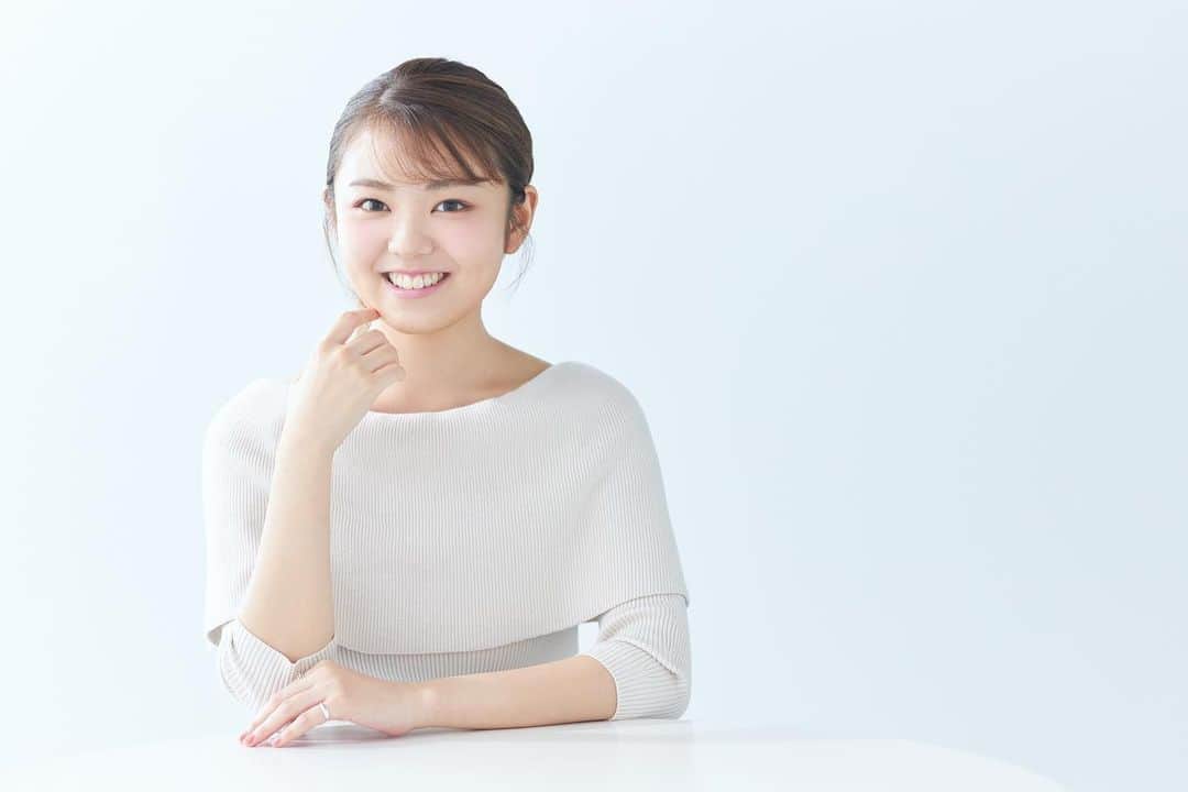 堀優衣のインスタグラム：「. 【ご報告】 この度、Halftone Musicに所属することとなりました。  自分の夢に向かって、これからも精進していきます。  今後とも応援よろしくお願いいたします。  #堀優衣 #yuihori @halftonemusic_official」