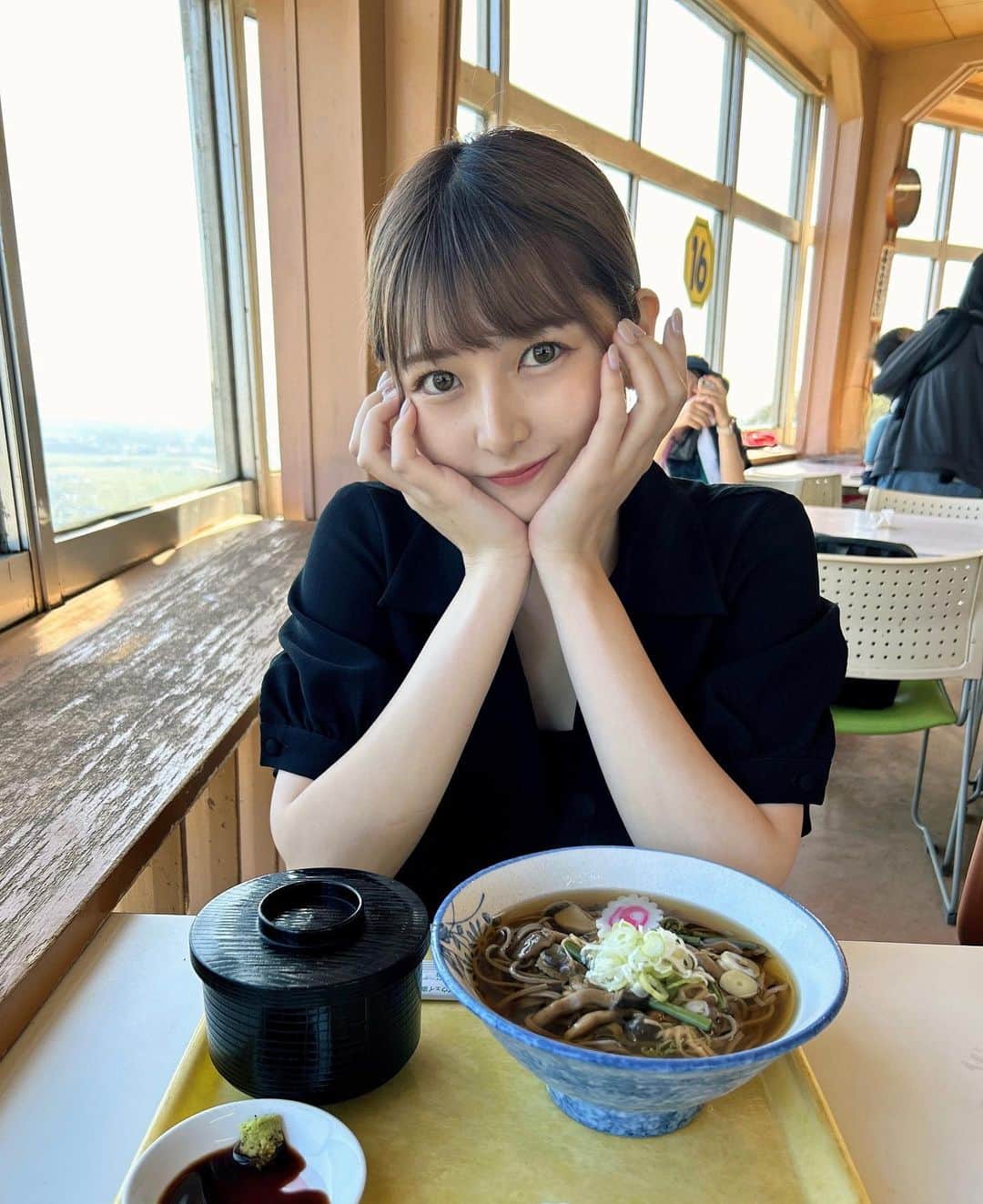 のインスタグラム：「三連休おわり！！ 旅ロケとかグルメロケしてみたいなぁと思う写真🍜 尾形はサウナ行ったりお仕事したり充実でした💭  明日からも頑張ろー！！」