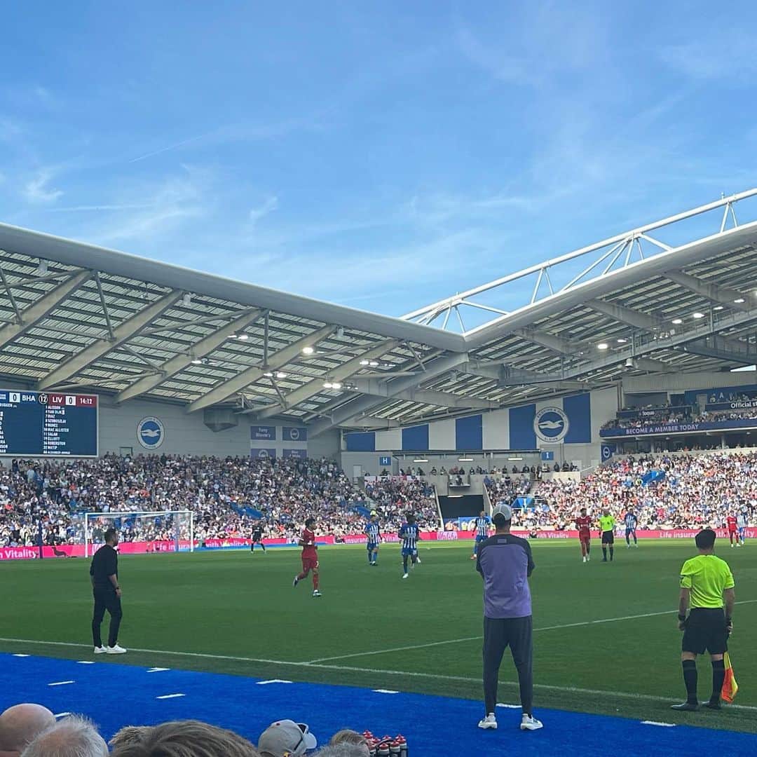 サンドロ・ラニエリ・ギマランイス・コルデイロのインスタグラム：「Battle between two great Coaches, I'm so lucky to be able to see this up close .  De Zerbi x Klopp」