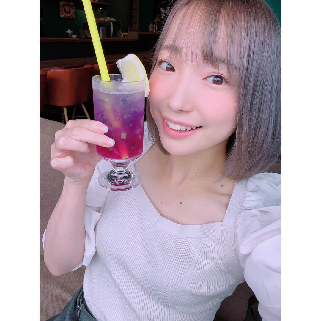 有明ゆなさんのインスタグラム写真 - (有明ゆなInstagram)「めっちゃ映えな レモネードが飲める🍹 @cafe___crescent さん🫧 . 《瑠璃レモネードソーダ》 ゼリーが宝石💎みたいに 輝いてて綺麗だった🫢💗 どんどん色も変わっていくので 飲みながら色も楽しめる✨ . 大人のコーヒーゼリーラテも 写真でみたら 美味しそうだった☝️ . . . . PR @cafe___crescent #cafecrescent #デザートドリンク #川越ランチ #川越カフェ #川越グルメ」10月9日 18時07分 - ariake_yuna