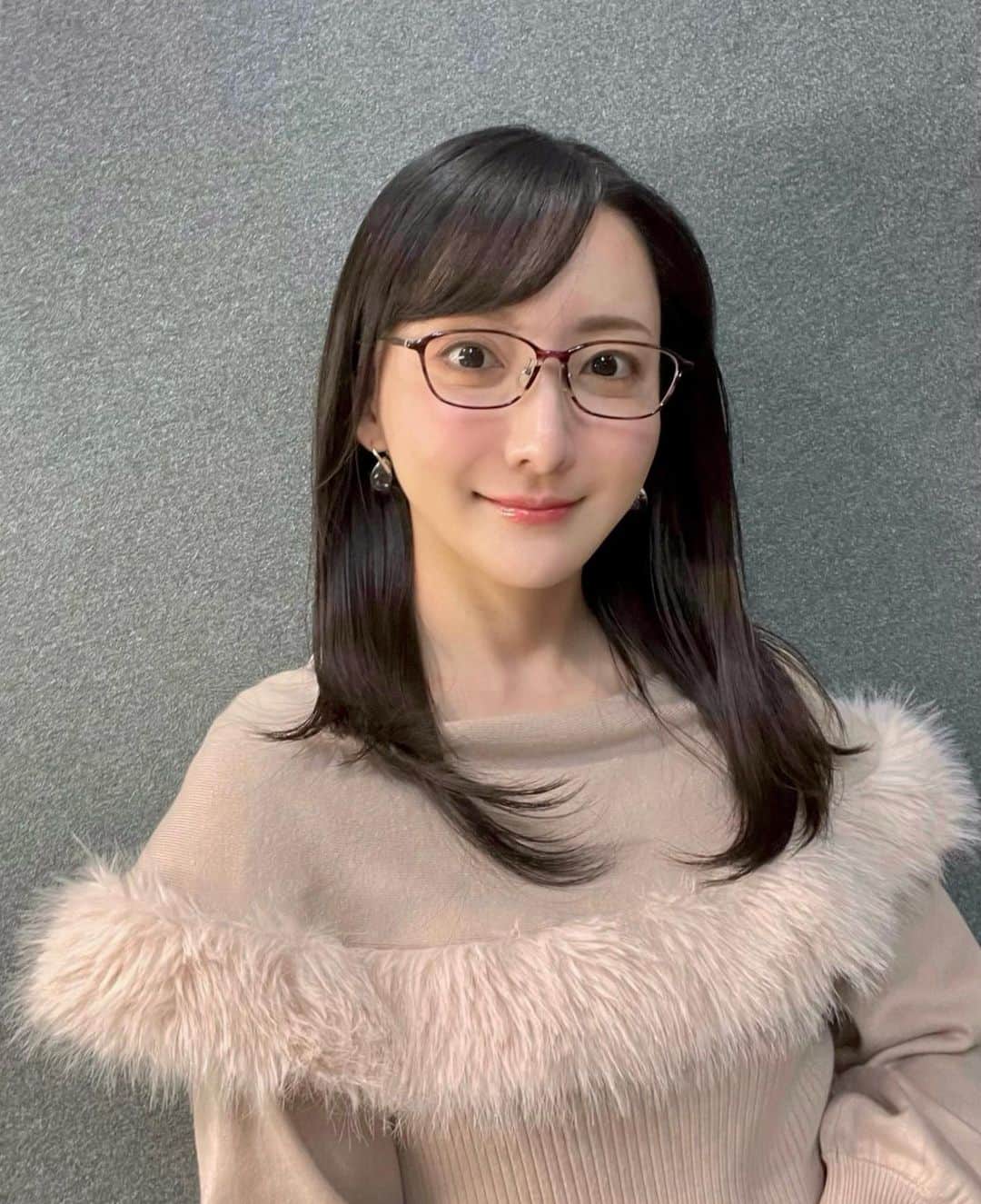 松澤千晶のインスタグラム：「バラいろダンディ、10月スタートの1週間ありがとうございました。  先週は乳首から食文化まで幅広く盛り上がりましたね。  今週もよろしくお願いいたします🌹  one-piece @tocco_closet accessory @osewaya_official  #バラダン #TOKYOMX」