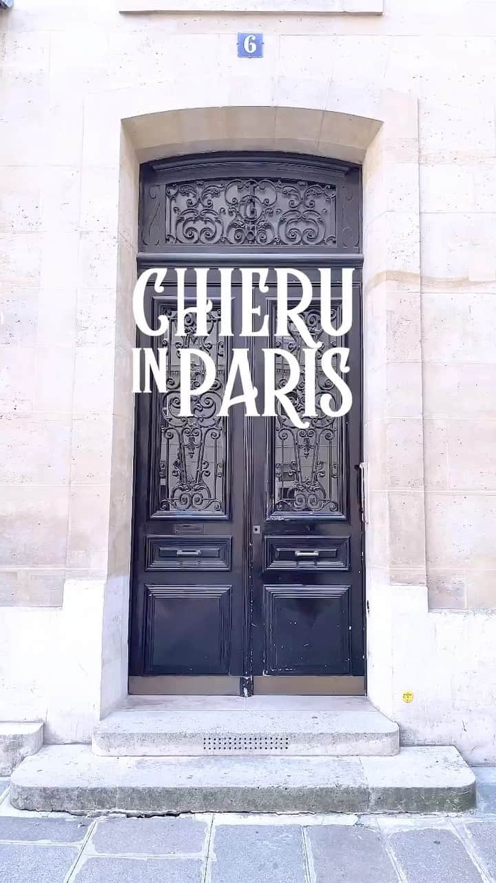 日野礼香のインスタグラム：「CHIERU IN PARIS🇫🇷  #paris #emilyinparis #france #tripstagram #travelstagram #francetravel #paristravel #エミリーパリへ行く #パリ #フランス #海外旅行 #旅スタグラム #パリ旅行 #フランス旅行 #旅好き女子 #タビジョ #旅行コーデ #旅行好き #海外旅行好き #旅游」