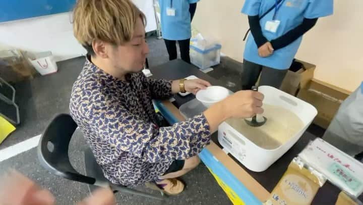 のインスタグラム：「イナズマロックフェスでお米をちょうど300gにするゲームに挑戦したら298gにする事ができて滋賀県産オーガニック近江米を頂きました！なんて良いフェス！  #イナズマロックフェス #イナズマロックフェス2023 #IRF #IRF2023 #西川貴教 #tmrevolution #滋賀県産オーガニック近江米 #近江米 #近江 #滋賀 #滋賀県 #特命gm西川貴教」