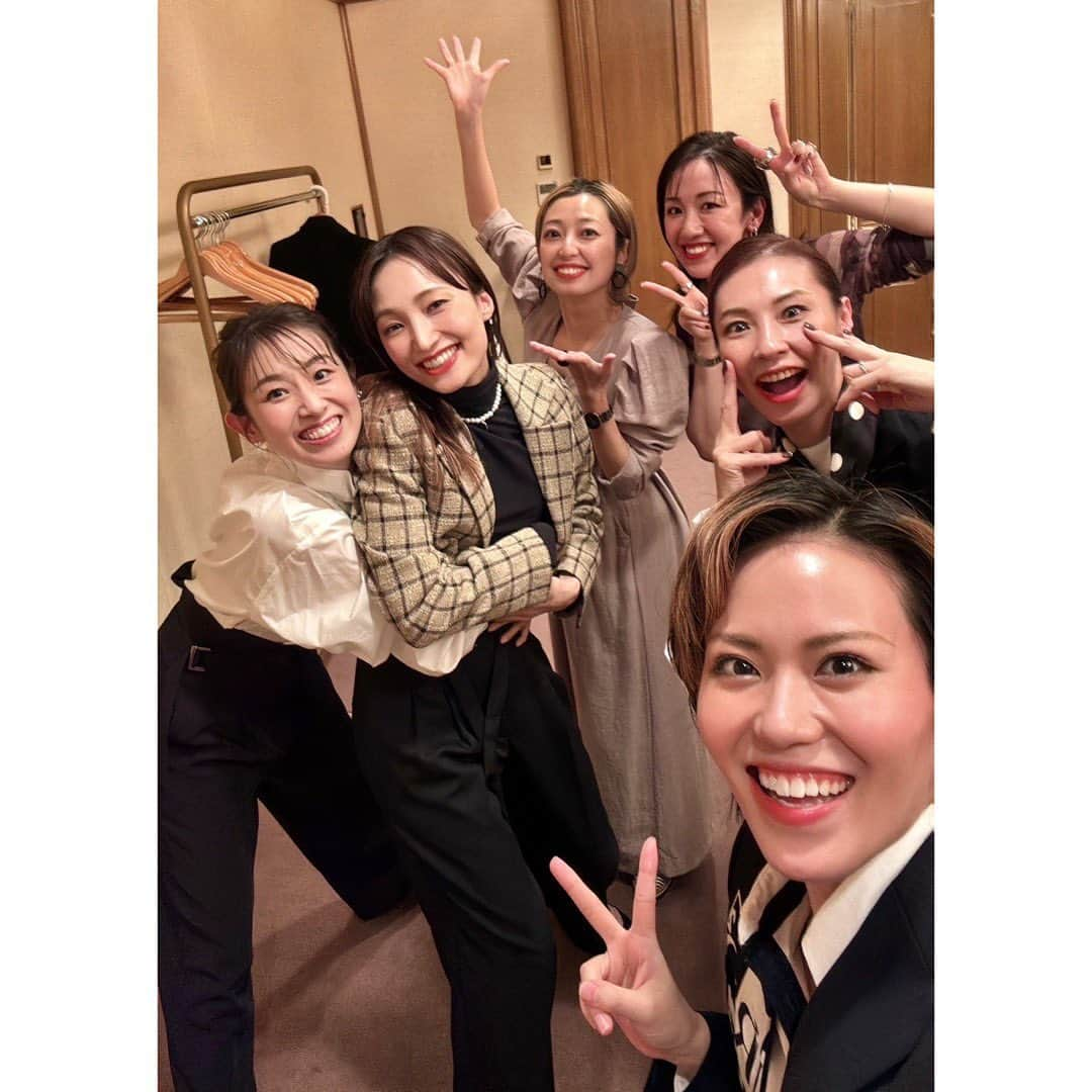 望海風斗さんのインスタグラム写真 - (望海風斗Instagram)「🌸 #懐かしい人たち #再会 ⁡ 久しぶりに会っても全く変わらない空気感 昔話に花が咲いてずっと立ち話👯 ⁡ ここには写ってないけど 他にも懐かしい人たちに会えて 嬉しかった夜でした🫶 ⁡ #瀬戸かずや  #白姫あかり  #春花きらら  #優波慧  #飛龍つかさ  #元花男 #元花女 #元花雪男」10月9日 18時26分 - nozomifuto_official