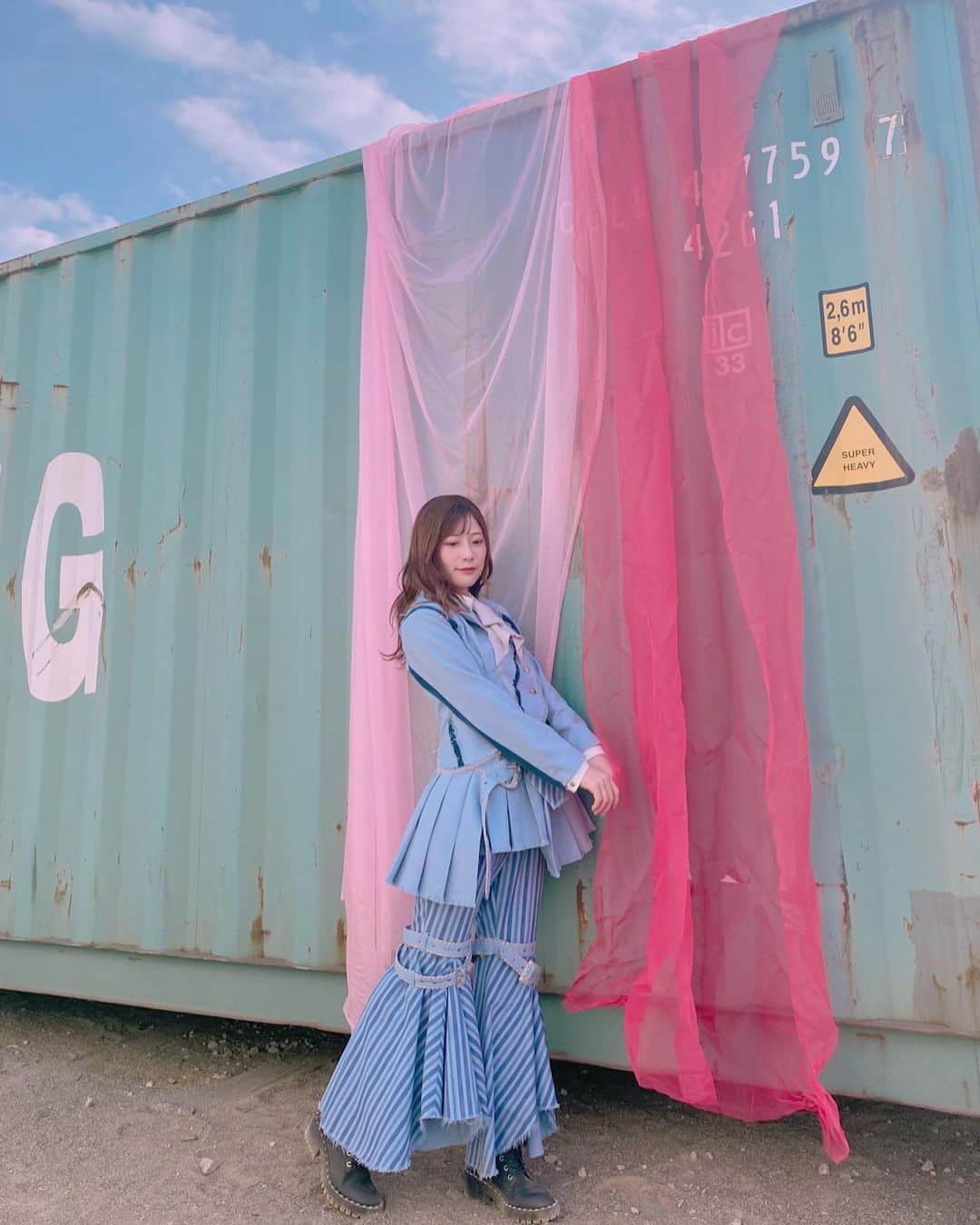 東村芽依さんのインスタグラム写真 - (東村芽依Instagram)「. 𝟮𝗻𝗱アルバムのリード曲 ｢君は0から1になれ｣のミュージックビデオが 公開されました🌵 是非ご覧下さい！ #日向坂46#君は0から1になれ #東村芽依#meigram」10月9日 18時28分 - mei.higashimura