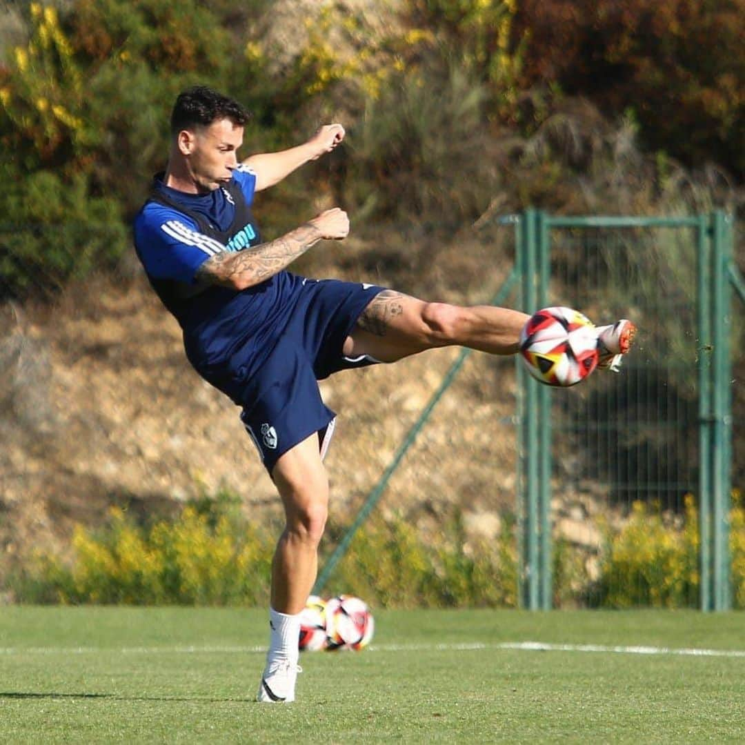 アルバロ・バスケスさんのインスタグラム写真 - (アルバロ・バスケスInstagram)「Comenzamos nueva semana a tope💪🏽⚽️」10月9日 18時32分 - alvarovazquez91