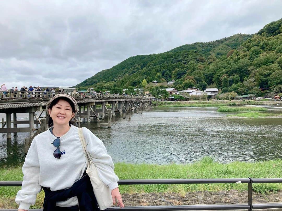 畑中葉子のインスタグラム：「渡月橋・嵐山・京都♡  #京都  #渡月橋  #嵐山  #プチ旅行  #旅行  #trip  #畑中葉子」