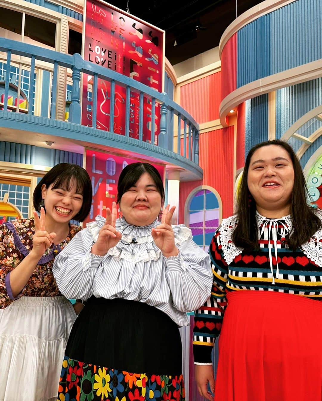 あんりさんのインスタグラム写真 - (あんりInstagram)「今日のラヴィットの衣装。 秋服が一番好きかも。  はるちゃん @kiriyaharuka  tops: @manoushjapan   あんりさん @f_y_e_b  tops: @manoushjapan   田辺さん @chikaxxsweet  tops: @cats__paw   accessory: @kiki2_clothing」10月9日 18時37分 - f_y_e_b