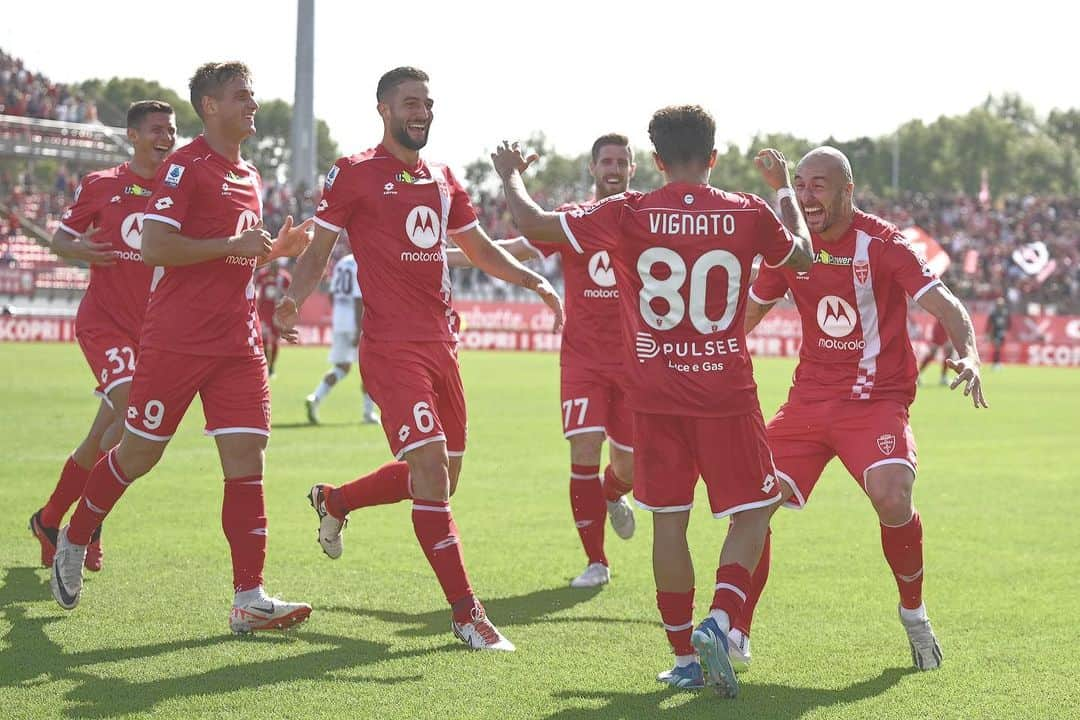 ロベルト・ガリアルディーニのインスタグラム：「Un’ altra gran bella vittoria 👊🏻⚪️🔴 #forzabagai」