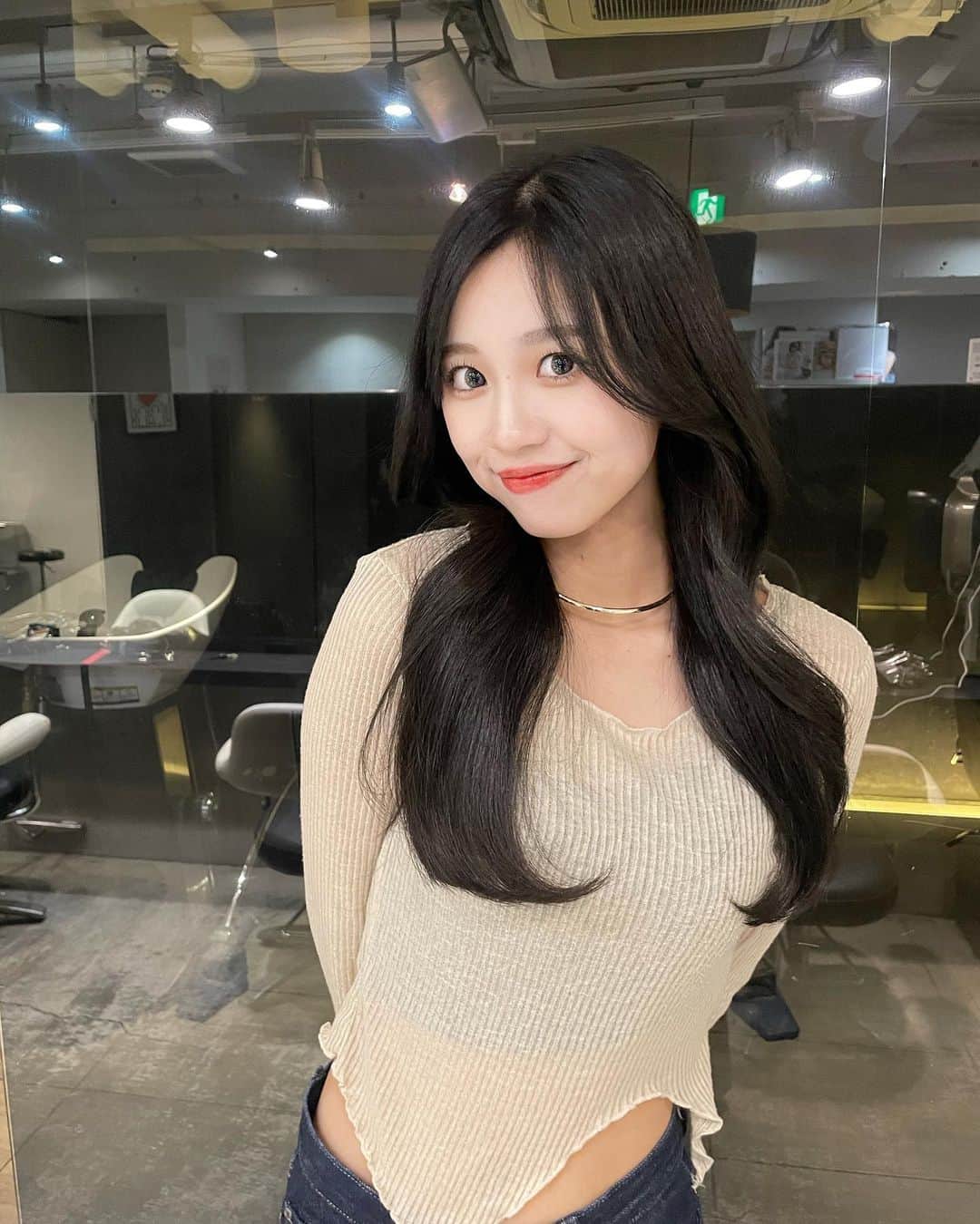 MISEIのインスタグラム：「またまたにのさん🫠✨ いつもありがとうございます🙏  今回はグレー系で暗くしてもらったよ〜 前回のオリーブも色落ちも楽しめて凄い可愛かったけど、今回の過去一でお気に入りかも‪🫶🏻´-   #hair  #ヘアカラー  #ヘアアレンジ  #ヘアカラートレンド  #ヘアスタイル  #ヘアセット  #ヘアカタログ  #カタログ  #カタログモデル  #サロン  #サロンモデル  #韓国  #韓国ヘア  #韓国コーデ  #韓国メイク  #ヨシンモリ  #instagood  #instadaily  #instafashion hion  #」