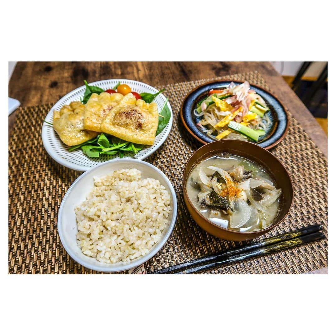 江口雅也さんのインスタグラム写真 - (江口雅也Instagram)「昔食べられなかったものが、食べられるようになる喜び。 ミョウガはその一つ。 居酒屋で食べた酢の物が美味しかったので作ってみたけど、酢の物いいすね。  ・玄米 ・茄子の味噌汁 ・納豆揚げ ・春雨の酢の物  #cooking #cookingtime  #cookingathome  #料理男子 #自炊男子 #和食好き #小石原焼き  #小石原焼きを使おう  #小石原焼きを応援しよう  #飛び鉋 #海鼠釉 #春雨の酢の物 #みょうが」10月9日 18時47分 - masaya0429