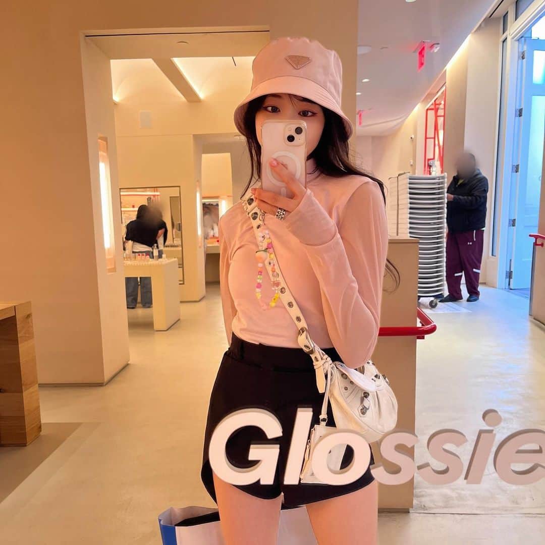 のインスタグラム：「🗽🇺🇸💖🧠🦩🌺🍑🩰  𝐦𝐲 𝐬𝐮𝐦𝐦𝐞𝐫 𝐯𝐚𝐜𝐚𝐭𝐢𝐨𝐧♡」