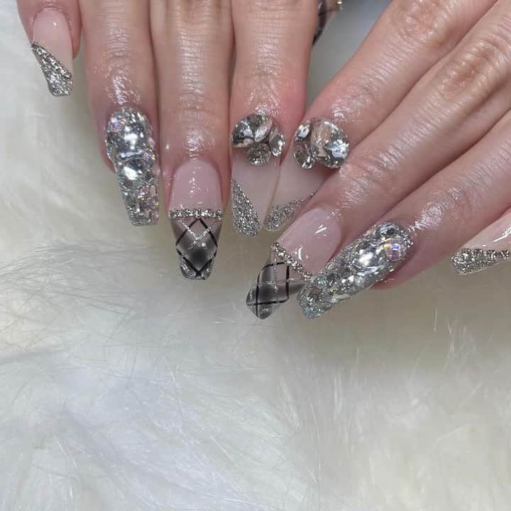 古川結菜のインスタグラム：「New nail❤︎ 今回も最高にかあいいｯ💟 キラキラだいすき🥰🥰  ありがとうございましたｯ🥺💗 @lapis_manami   #newnails  #ギャルネイル」