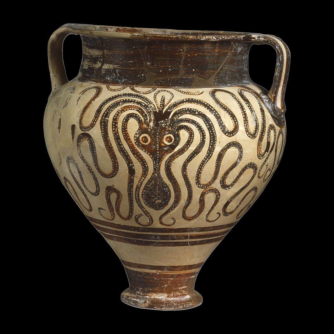 大英博物館のインスタグラム：「🐙 The  many-armed octopus has been mesmerizing us for millennia! 🐙   We’re marking #WorldOctopusDay with this 3000-year-old  Greek wine jar. It was created by the Mycenaeans, a late-Bronze age culture  who thrived around the Greek Aegean from 1600 to 1100 BC .  The Myceaneans adopted the octopus motif from Minoan Crete, where it was used on prestigious items, decorating everything from ceramic coffins to large pottery vessels similar to this one 🏺  Such sea-creatures were no doubt as familiar to the ancient inhabitants of the Greek islands as they are to their modern counterparts today 🐙   🏛 See this outstanding octopus in Room 12 of the Museum on your next visit. The Arthur I Fleishman Gallery of Greece: Minoans and Mycenaeans.   🔎 Krater with an octopus. Ceramic, from Ialysus in Greece, 1375–1300 BC.   #BritishMuseum #AncientGreece #Octopus」
