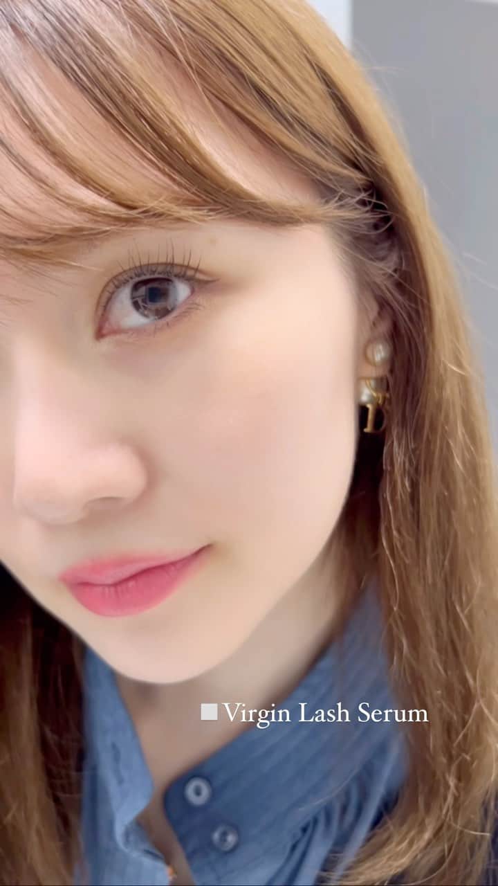 のインスタグラム：「#virginlashserum 🧡  . . 久しぶりにしっちゃんにまつ毛パーマしてもらったぁ💓  @solt.eyedesign_  . めちゃ綺麗に上げてもらって大満足🫶🏻 まつ毛が長過ぎて、マスカラをつけると上瞼についちゃうからw . このセラムをマスカラ代わりに使い始めたよ🧡 . たっぷりつけるともっと束感も出るんだけど、みーむーは人形みたくまつ毛をバザバサさせておきたいから🤣💓 . まつげの量が多くみえるようにうすーくつけてキープさせているよ😘 . . ขนตาบนยาวมากแล้ว ไม่ต้องตามาสคาราดีกว่านะ😂 เพราะว่าตามาสคาราจะติดที่เปลือกตาค่า 🙈 ตา serumนี้ก็พอแล้วค่า🧡  . . #มิมุ #ไม่ใช่มุมิ #みーむー #ขนตา #ขนตายาว #เครื่องสำอาง #แต่งหน้าใสๆ  #まつ毛パーマ #まつ毛カール #eyelashes  #ナチュラルメイク」