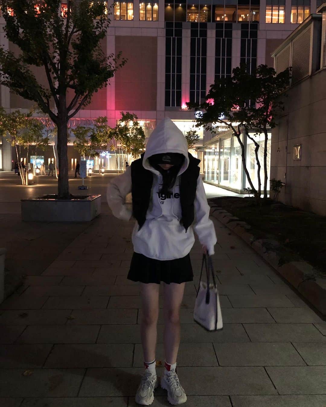 谷心愛さんのインスタグラム写真 - (谷心愛Instagram)「北海道の夜は寒すぎる、🍃😖  #ファッション #秋服コーデ  #札幌」10月9日 18時51分 - cocoa_tani