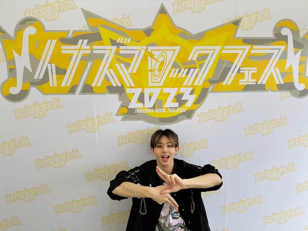 のインスタグラム：「イナズマロックフェス2023 ありがとうございました⚡️  EBiDAN ソイヤ！イナズマスペシャル として原因は自分にある。とステージ出させてもらいました😬  激アツな空間ですごくテンションが上がりました！BUDDiiSの分まで頑張ったぞーー！駆けつけてくれたEBiDAN ファンのみんなありがとう😊 改めてイナズマロックフェス15周年おめでとうございます🎊  #イナズマロックフェス2023 #ONENONLY #EIKU #滋賀」