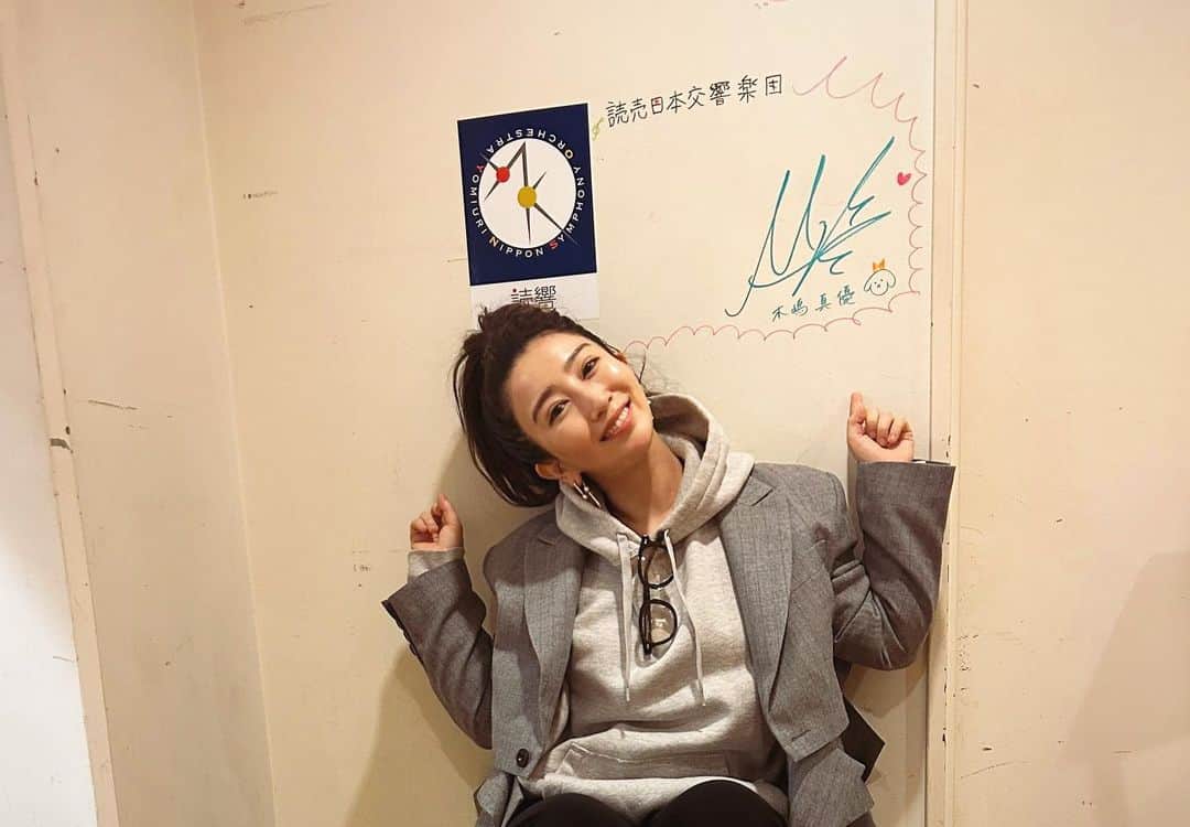 木嶋真優のインスタグラム：「Thank you all 🖤🩶 りゅーとぴあの搬入口入り口に ぽぽを残してきました 多分色々当たって消えぽぽに なるかもですができるだけ元気でね、ぽぽin新潟🐶🐰」