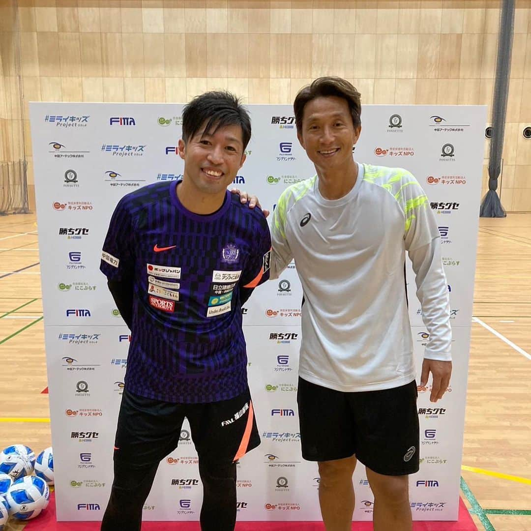 福西崇史のインスタグラム：「. 第1回まるくるスポーツフェスタ⚽️へ . 森崎和幸と一緒に、 子供達のサッカー教室と対決も🔥 負けられないんだよね〜🤣⚽️ 今回も大人気ないをいただきましたw ありがとうございます🤣⚽️ . ボッチャも初体験してきた✌️ 子供達と盛り上がった〜👏 . #まるくる大野 #廿日市 #広島 #森崎和幸 #サンフレッチェ広島crm #crmが浸透しなくて悩んでた #笑 #福西崇史 #ボッチャ #スポーツの日」