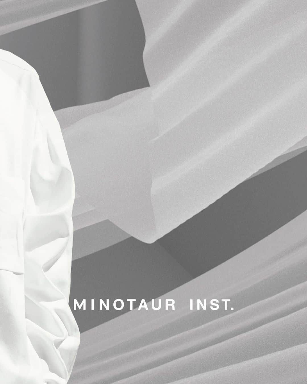 ミノトールのインスタグラム：「MINOTAUR INST. WASHI FABRIC  FUNCTION : ANTIBACTERIAL DEODORIZATION QUICK DRYING WATER ABSORPTION  Production : Made in Japan Material : Made in Japan  和紙布は、皮膚周辺及び室内空気の浄化作用、解毒作用、化学繊維と組み合わせた際の静電気が発生しない事や、何よりもヒトとの生体親和性が良く体調維持にとても大切な役割を果たしてくれる。 更に夏は涼しく、冬は暖かいオールシーズン素材。  Washi cloth has a purifying effect on the skin and indoor air, a detoxifying effect, does not generate static electricity when combined with chemical fibers, and above all, has good biocompatibility with humans and plays a very important role in maintaining physical condition. In addition, it is cool in the summer and warm in the winter, making it an all-season material.  #minotaur_inst #minotaurinst #minotaur #ミノトールインスト #ミノトール #functional #comfortable #miyashitapark #tech #techwear #テック #relaxsmart #リラックススマート #relaxsmartwear #リラックススマートウェア #washi #和紙 #unisex #ユニセックス」