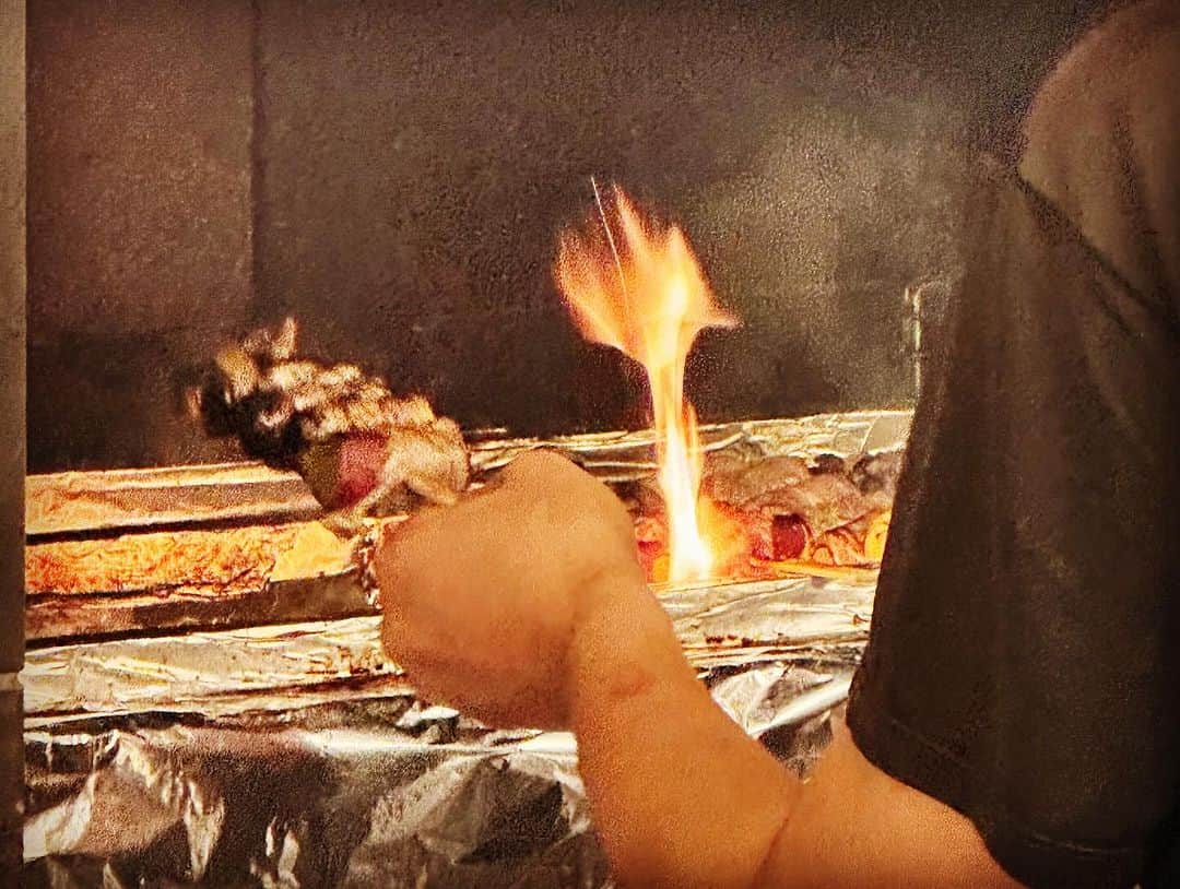 JILLさんのインスタグラム写真 - (JILLInstagram)「今日は恒例のBBQの日でしたが、 雨☔  ですが、 ご好意により、 お店を開放して頂き、 室内BBQとなりました。  また、今年も秋刀魚を頂きました。 焼肉、ほたてごはん、ちゃんちゃん焼き、 焼きおにぎり、焼き鳥。  美食にあうワインもウイスキーも 確かなソムリエさまの見立てで お昼から至福の時でございました。  雨のBBQも忘れがたい思い出になりました。  素晴らしいお店のテーブルを 汚さないようにの心配りも ありがたかったです。  また次回を楽しみにしておりまする。 ご馳走様でございました🙏  ———————————— #10月29日REDROCKS #11月03日西条市ストーンハンマー #11月04日西条市こけら落とし  ———————————— #jillpersonz  #personz  #youtubepersonzチャンネル #note  #jillpersonz  #エアプレ #JILLプレ #ラジオ高崎 #三味線jill屋」10月9日 19時21分 - jillpersonz