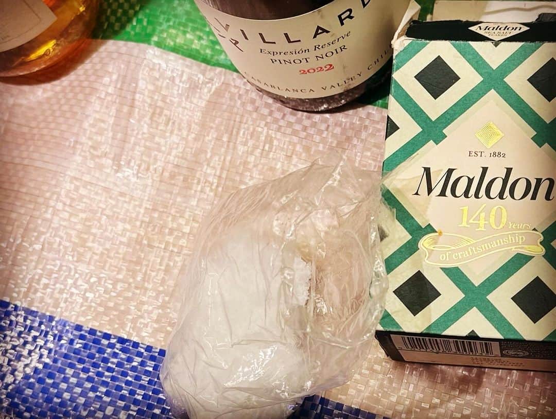 JILLさんのインスタグラム写真 - (JILLInstagram)「今日は恒例のBBQの日でしたが、 雨☔  ですが、 ご好意により、 お店を開放して頂き、 室内BBQとなりました。  また、今年も秋刀魚を頂きました。 焼肉、ほたてごはん、ちゃんちゃん焼き、 焼きおにぎり、焼き鳥。  美食にあうワインもウイスキーも 確かなソムリエさまの見立てで お昼から至福の時でございました。  雨のBBQも忘れがたい思い出になりました。  素晴らしいお店のテーブルを 汚さないようにの心配りも ありがたかったです。  また次回を楽しみにしておりまする。 ご馳走様でございました🙏  ———————————— #10月29日REDROCKS #11月03日西条市ストーンハンマー #11月04日西条市こけら落とし  ———————————— #jillpersonz  #personz  #youtubepersonzチャンネル #note  #jillpersonz  #エアプレ #JILLプレ #ラジオ高崎 #三味線jill屋」10月9日 19時21分 - jillpersonz
