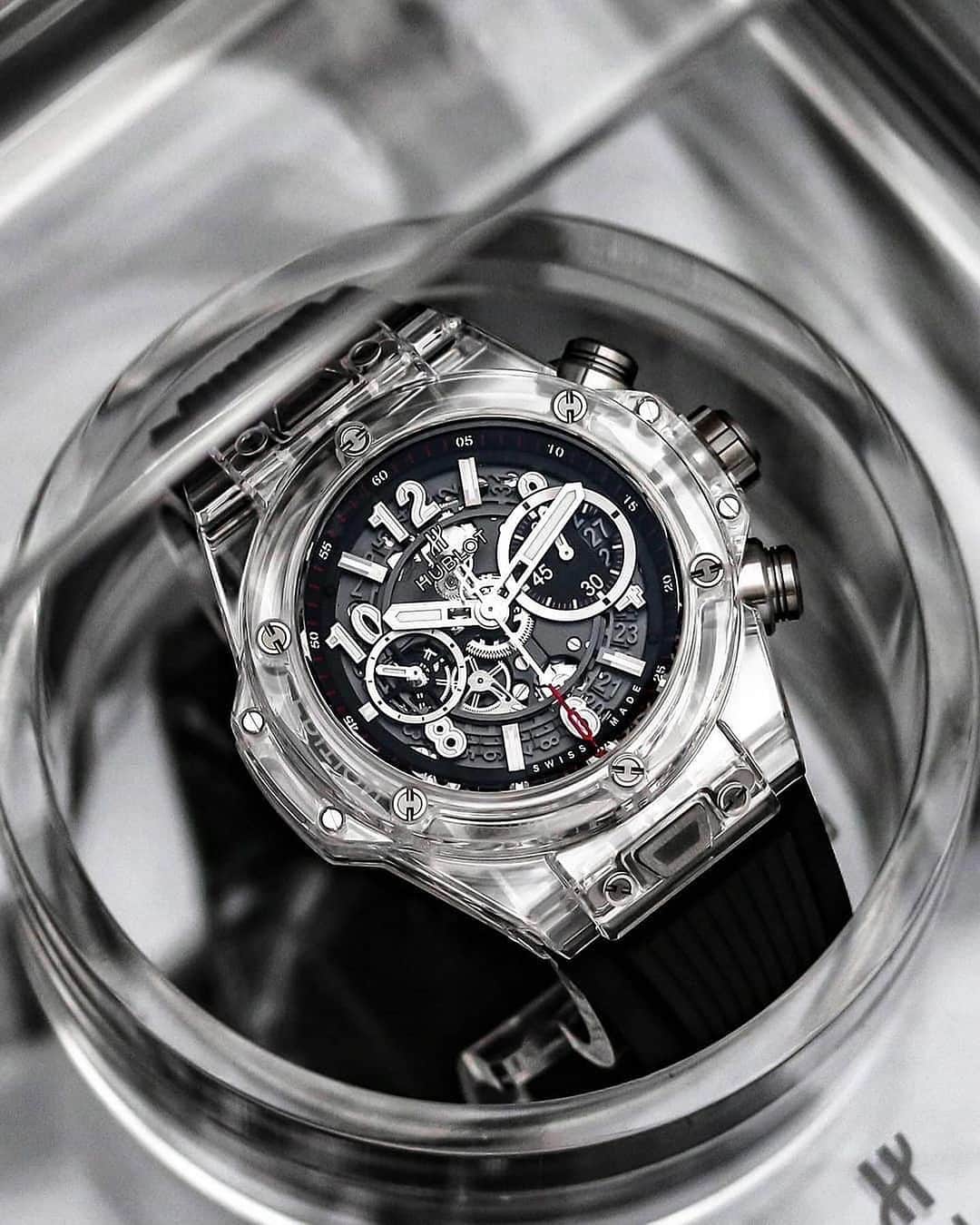 Daily Watchさんのインスタグラム写真 - (Daily WatchInstagram)「Up close with the Hublot Big Bang Unico Magic Sapphire. The case is made from scratch-resistant polished sapphire 🔥 Photo by @beyerchronometrie」10月9日 19時15分 - dailywatch