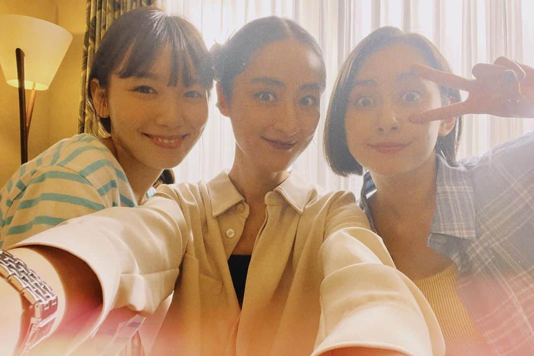 シシド・カフカのインスタグラム：「. . @marie_iitoyo  @akari_hayami_official」