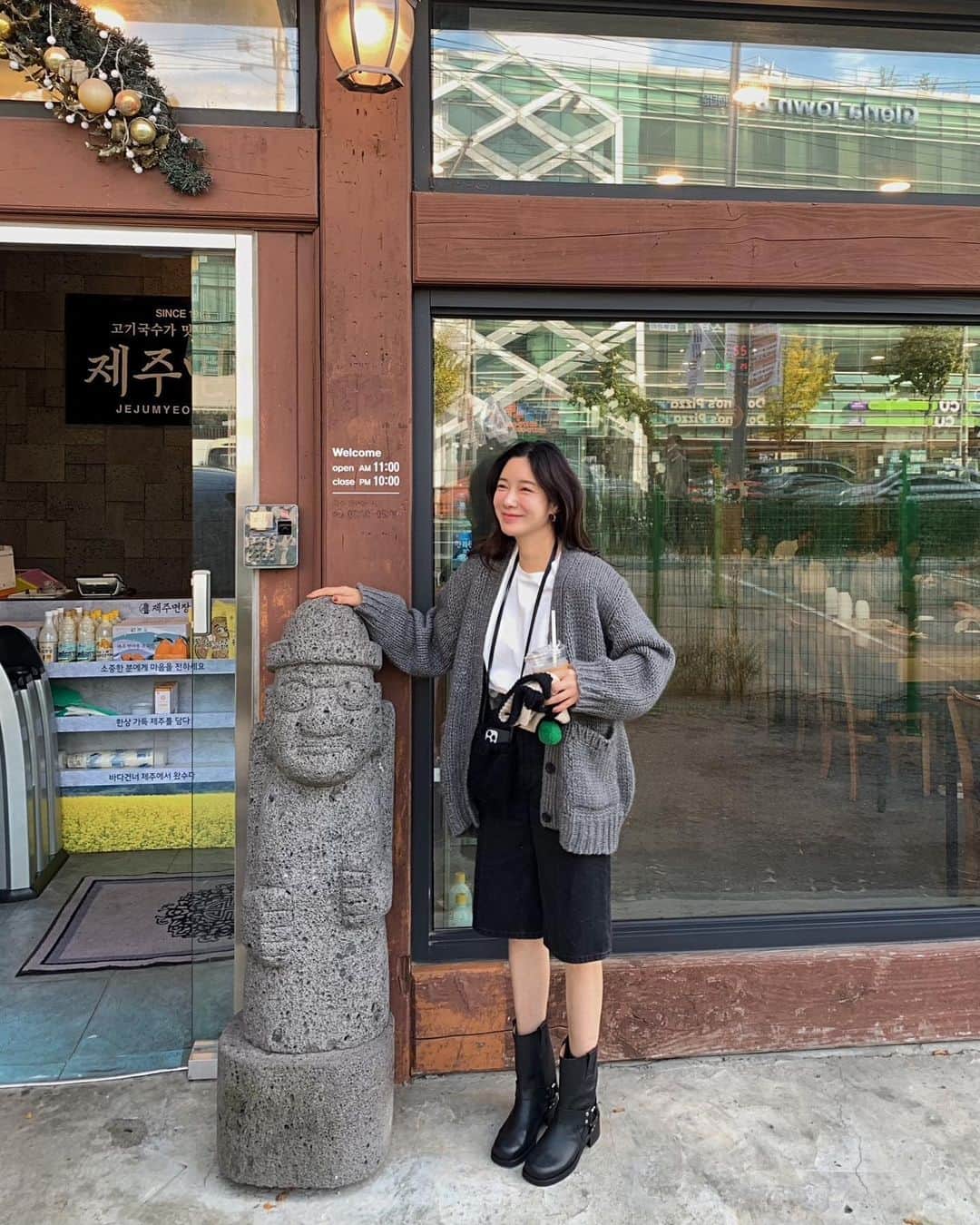 nanaのインスタグラム：「귀여운 카디건의 계절이니까👋🏽」
