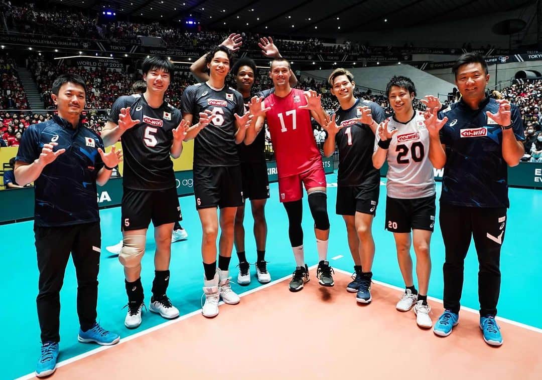 大塚達宣さんのインスタグラム写真 - (大塚達宣Instagram)「パリオリンピックへの出場権獲得しました！🇫🇷  会場や画面越しでたくさんの応援ありがとうございました！ 特に今大会の会場の一体感はすごく、みなさんの応援が僕たちの力になりました🙋‍♂️  今年の代表シーズンも終わりますが、選手、スタッフ、みんなで一つになって乗り越えることができたと思います👊  そして、これから始まるVリーグ 自身としては初めて開幕から参戦でき、ワクワクしています🔥 長いシーズンになると思いますが、チーム全員で戦い抜きます💪 応援よろしくお願いします📣  #龍神NIPPON #OQT2023 #roadtoparis2024🇫🇷  #パナソニックパンサーズ #PanasonicPANTHERS」10月9日 19時23分 - tatsutatsu1105