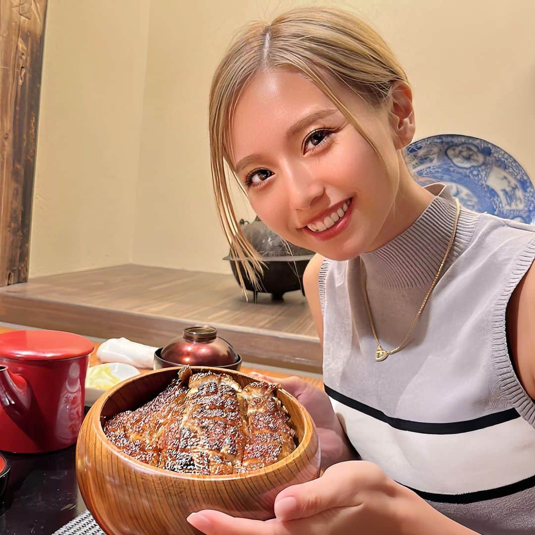 のインスタグラム：「・ ひつまぶし〜😽💕 久しぶりに食べたけど本当美味しかったぁ😍 たまに食べるからとろけちゃうくらい美味しく感じるのかもしれないね✨✨ ・ 年々お茶漬けの良さが分かっていく😋💖 ・ ・ ・ #ひつまぶし #名古屋グルメ #名古屋駅 #名古屋」
