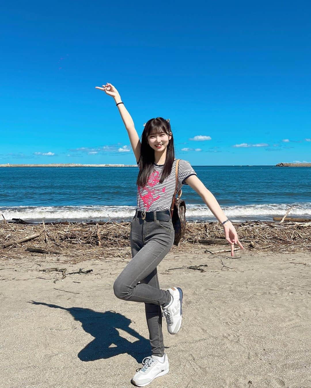 坂本愛莉さんのインスタグラム写真 - (坂本愛莉Instagram)「岩手2日目の思い出〜海編〜 .  #newbieivy #ニュービーアイビー #坂本愛莉 #あいぽん #アイドル #idol #岩手 #蕪島 #fashion」10月9日 19時26分 - airi_sakamoto04