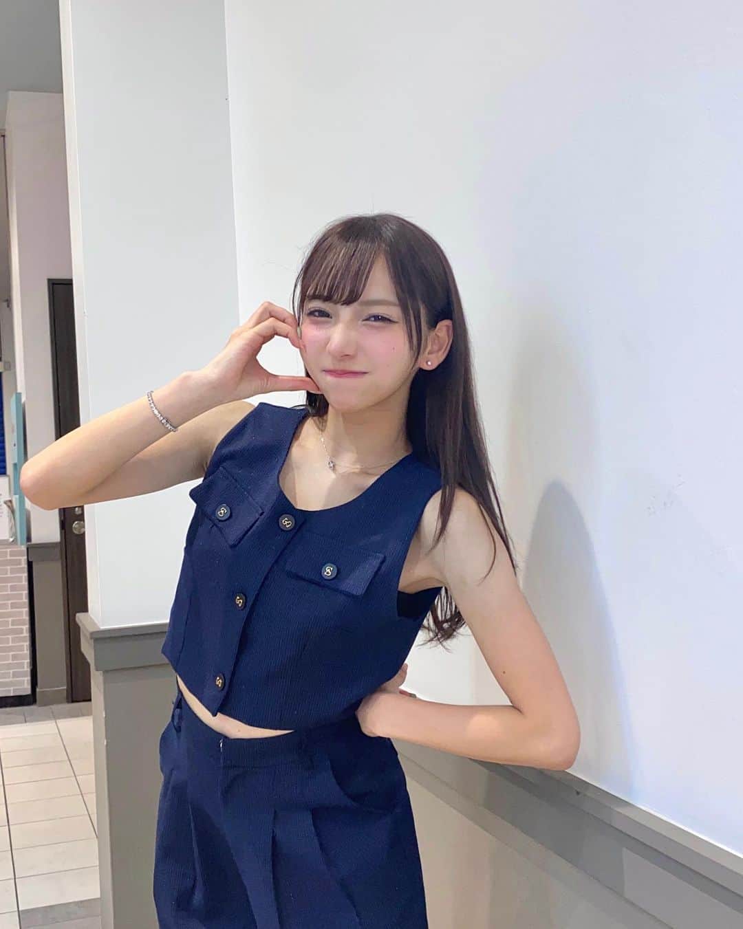 中野ゆいなさんのインスタグラム写真 - (中野ゆいなInstagram)「はーとぽーず🫶🏻 @emmyofficial.jp のセットアップ可愛すぎてお気に入り💠‪‪❤︎‬」10月9日 19時28分 - nkn_0125