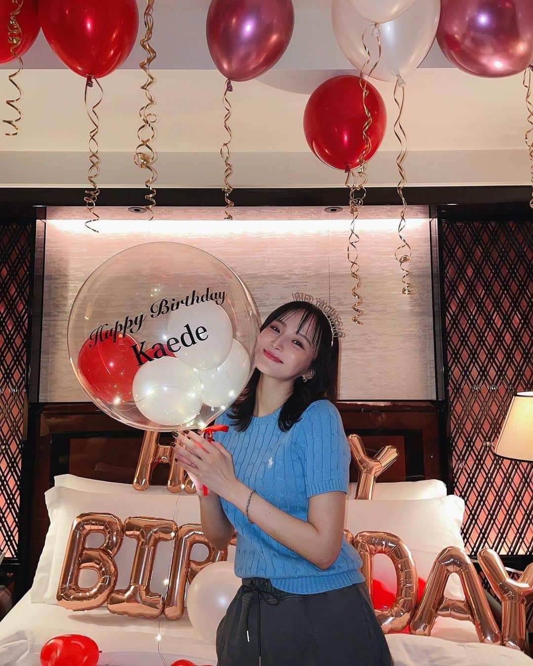 蓼沼楓のインスタグラム：「だいすきなおともだちに囲まれて幸せな誕生日を迎えられましたっ🩷私の宝物です！大切にします！ 髪の毛も久しぶりにばっさり切りました🦋」
