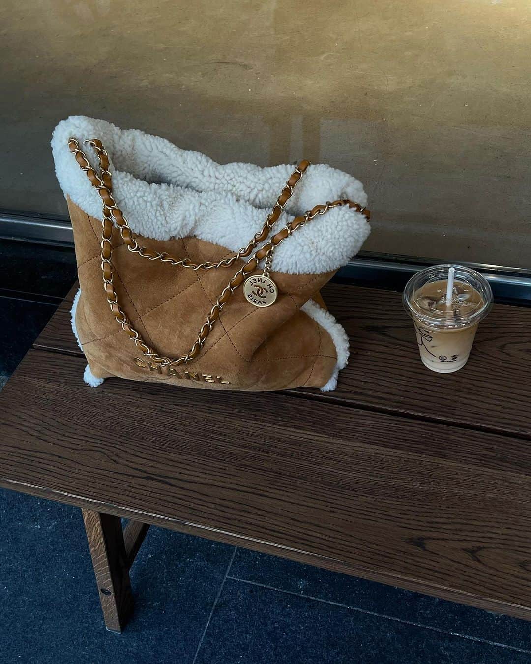 ペニーレ・タイスベックのインスタグラム：「🧸🤎」