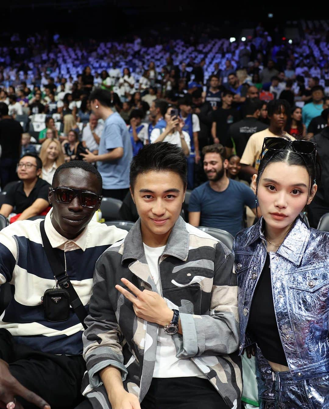 ミン・シーさんのインスタグラム写真 - (ミン・シーInstagram)「NBA games at Abu Dhabi ❤️ The atmosphere was absolutely amazing! Thank you His Excellencies for having us here 🫶🏻 #NBA #AbuDhabi」10月9日 19時33分 - mingxi11