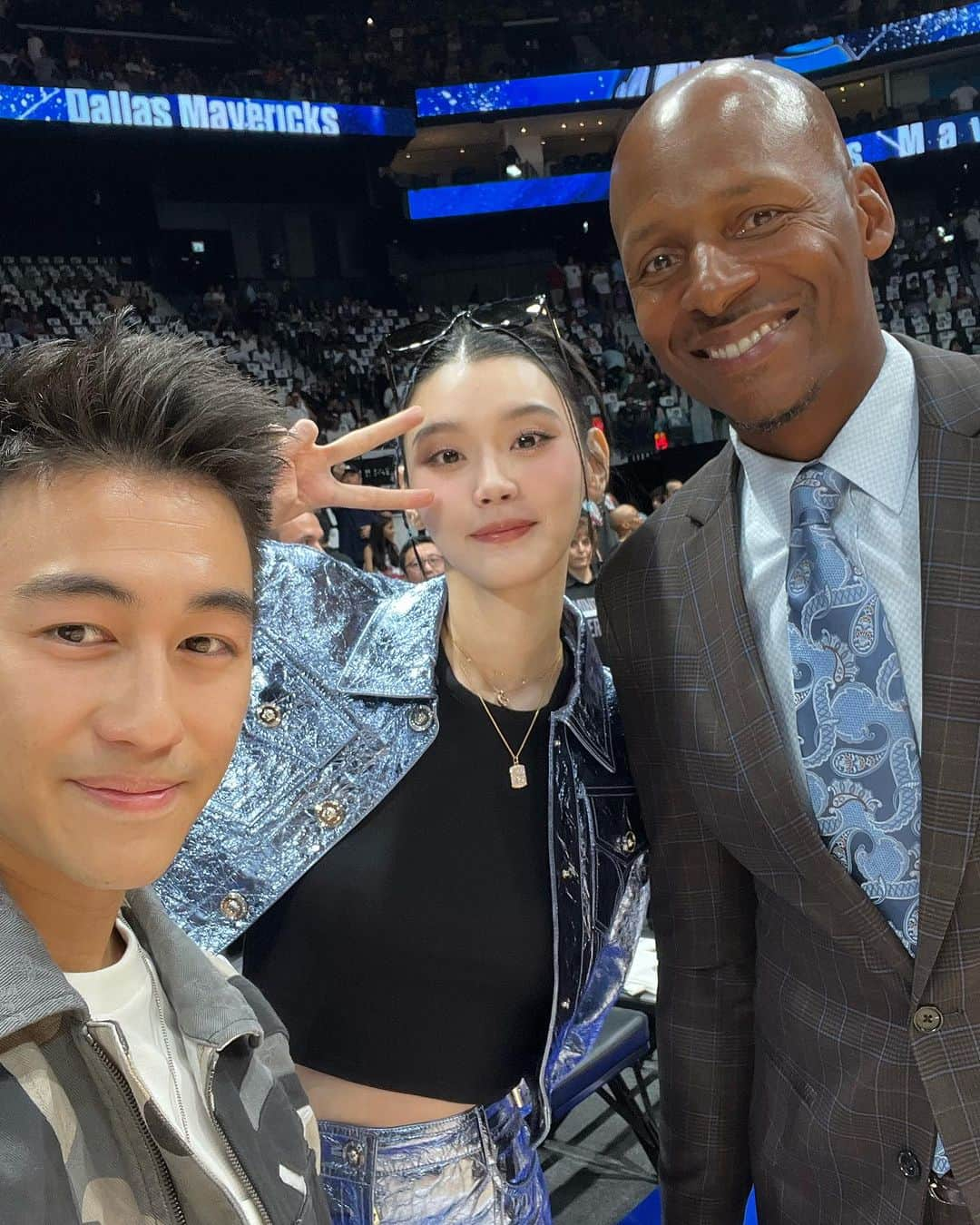 ミン・シーさんのインスタグラム写真 - (ミン・シーInstagram)「NBA games at Abu Dhabi ❤️ The atmosphere was absolutely amazing! Thank you His Excellencies for having us here 🫶🏻 #NBA #AbuDhabi」10月9日 19時33分 - mingxi11