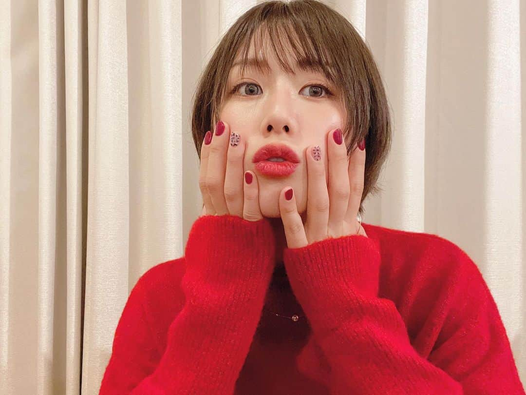 大家志津香のインスタグラム：「秋💅🍁 #セルフネイル」