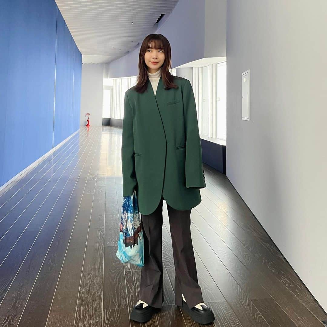 のインスタグラム：「寒いけど ジャケットとハイネックが着れて！うれしい。🍂 秋、いえい。」
