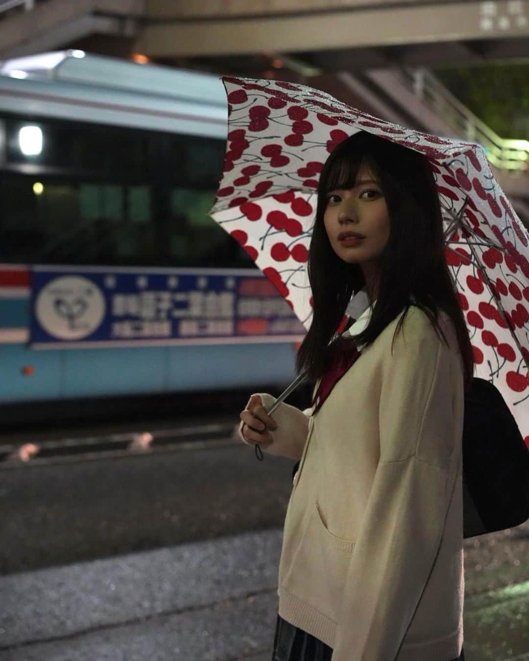 鹿目凛さんのインスタグラム写真 - (鹿目凛Instagram)「雨の日  撮影 @yamato_ao   #でんぱ組inc #鹿目凛 #ぺろりん ＃鎌倉 #撮影 #カメラ #作品撮り #雨」10月9日 19時48分 - kaname_rin