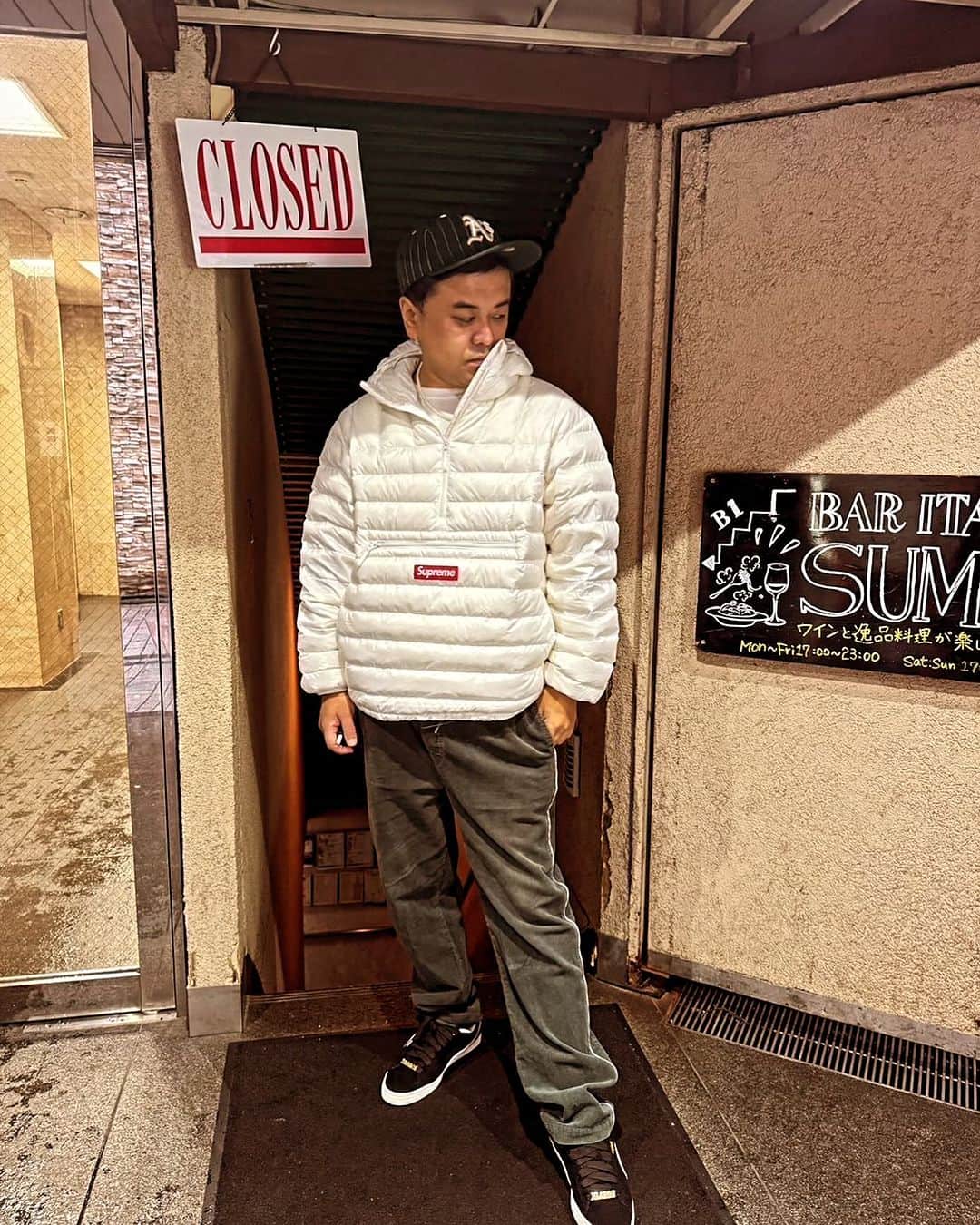 久保田和靖のインスタグラム：「服が好き 好きな服を着てみてもらうだけ 🤷」