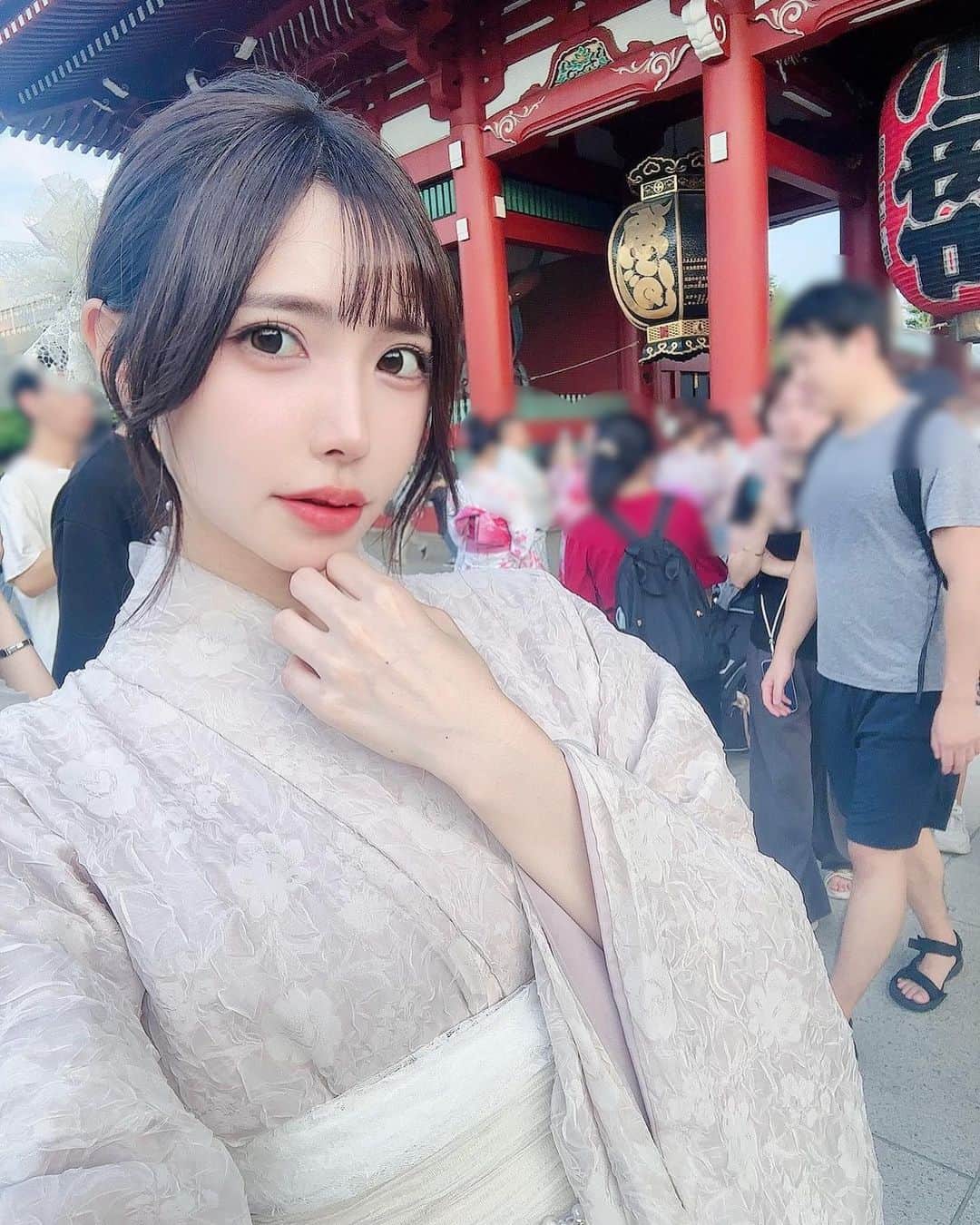 美和花樺さんのインスタグラム写真 - (美和花樺Instagram)「. . 기모노를 입고 아사쿠사(浅草寺)에〜 . . #셀카 #셀스타그램 #여행 #일본 #혼여  #일본여행 #오오티디 	#아웃핏 #아사쿠사 #浅草 #浅草寺 #kimono #着物」10月9日 19時46分 - hurhurchan