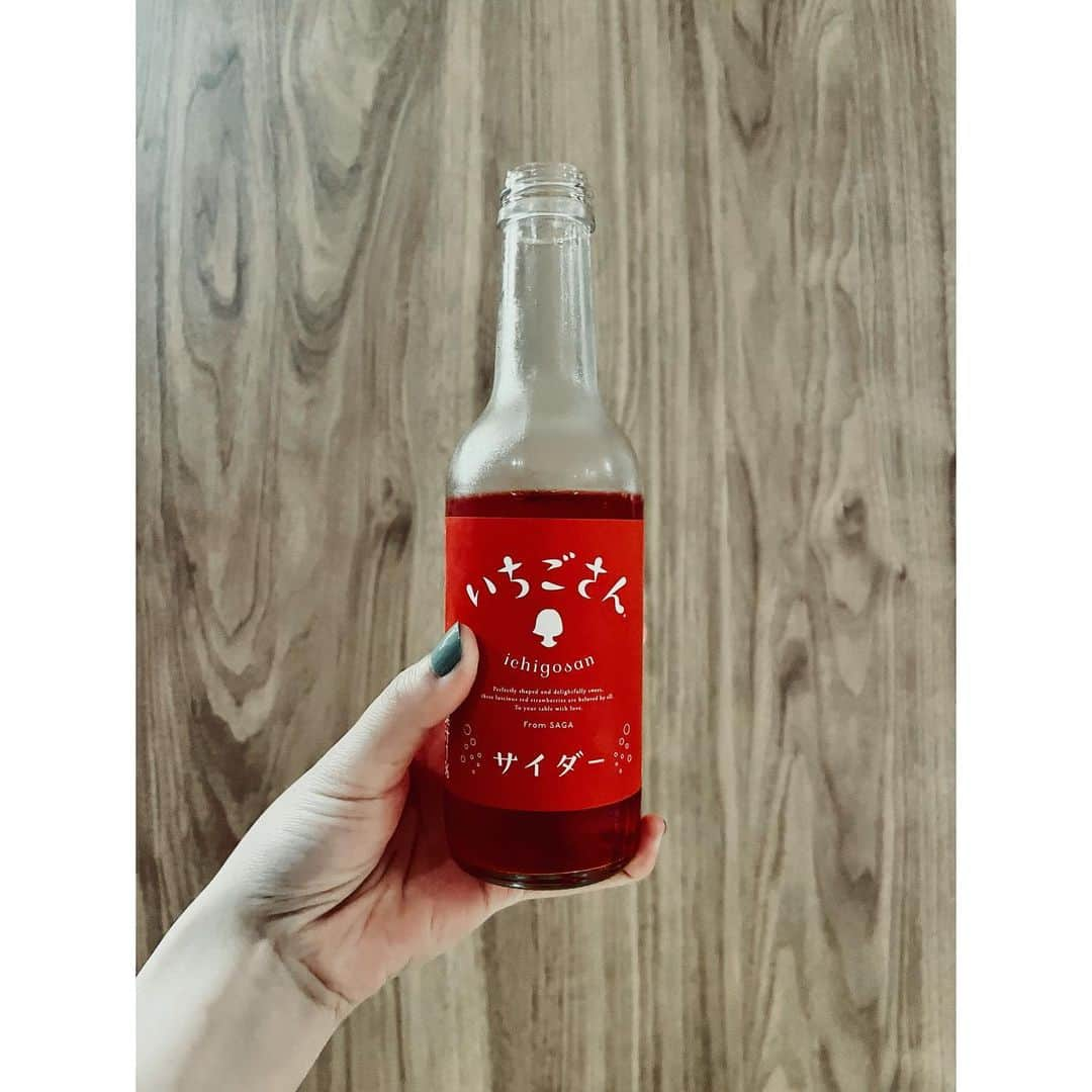 小向なるのインスタグラム：「. いちごさん👩🏻🍓🫧 #Mrs #strawberry #cider」