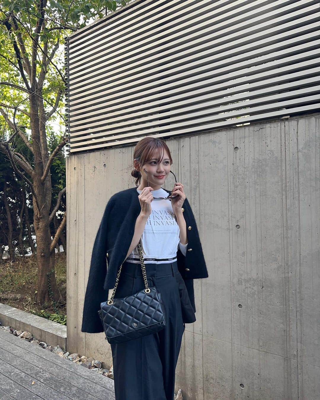 yumeのインスタグラム：「autumn fashion 🍂 お気に入りのアイテムばかりで 🪿  cardigan @anuans.official  bag @paris64world  tshirts @plage_jp  pants @teloplan_official」